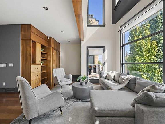 2nd image of 2217 E 17th St SW