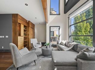 2217 E 17th St SW, Calgary, AB T2T 4M7