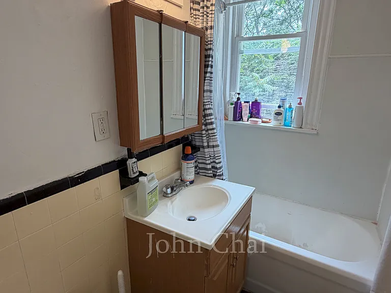 70 Chiswick Rd #16 — Photo 28