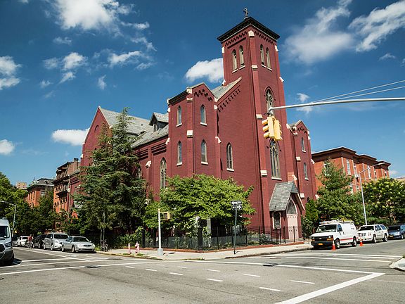 4th image of 311 Willoughby Ave