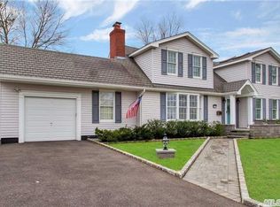 3782 Harbor Blvd, Seaford, NY 11783