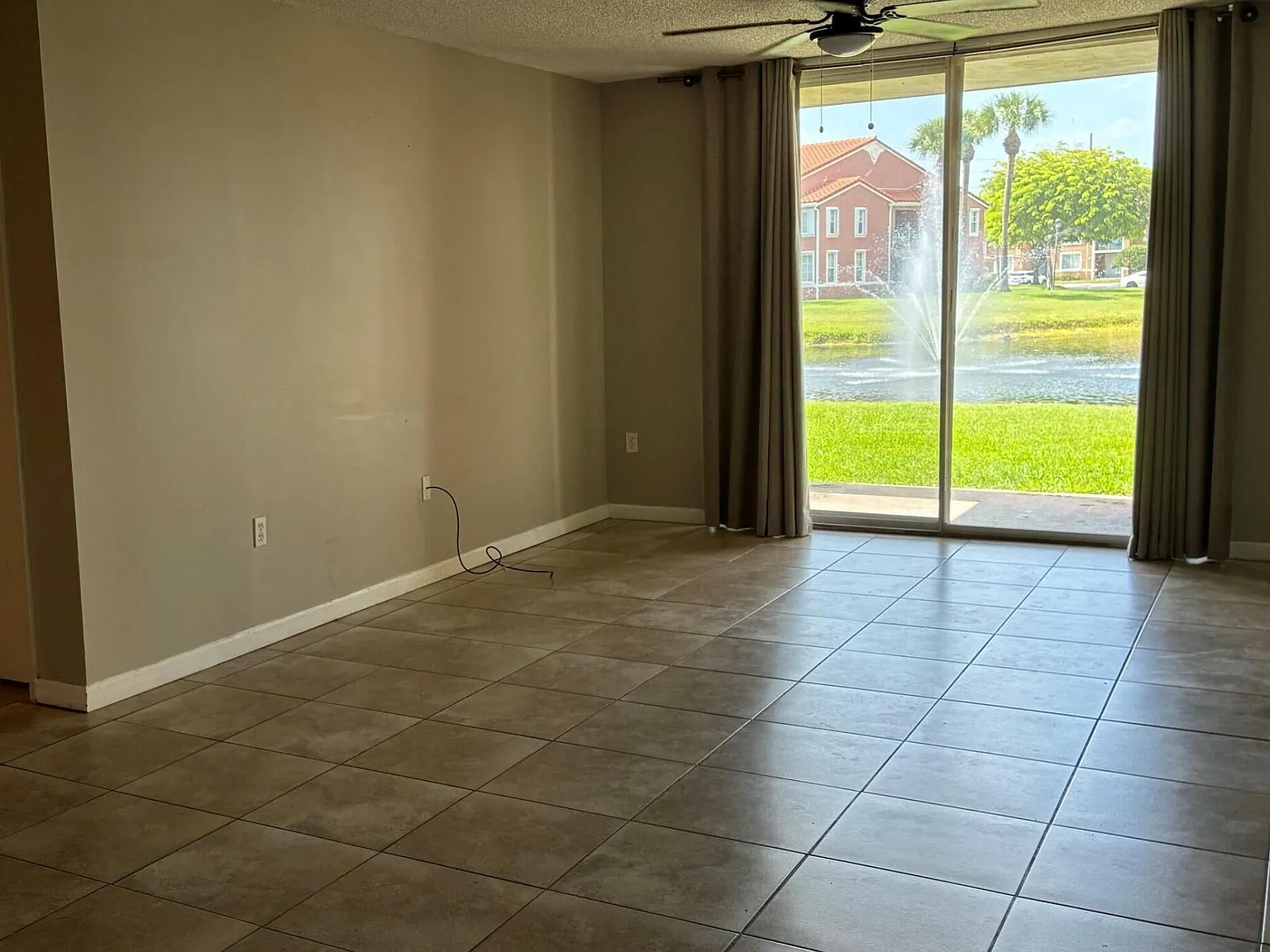 3 bed, 2.0 bath, 1227 sqft, $2,550 — Photo 2