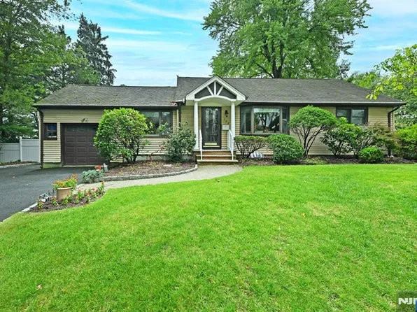 393 Gregory Rd, Paramus, NJ 07652