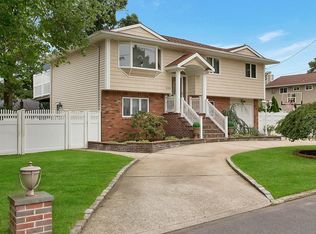 332 Lexington Ave, West Babylon, NY 11704