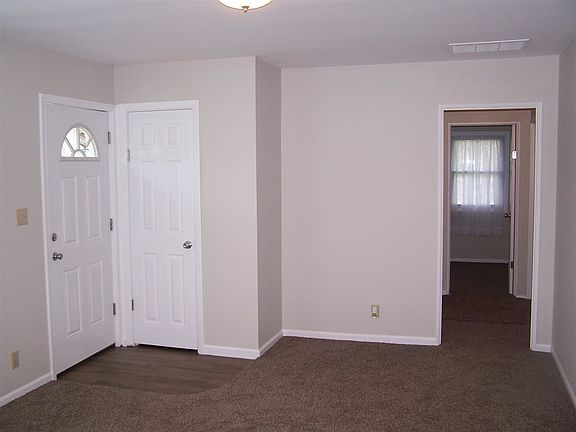 4th image of 610 W McHenry St
