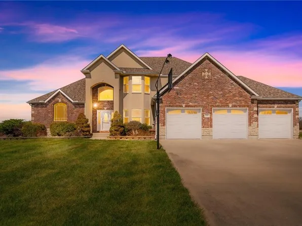 24611 E Woodland Cir, Lees Summit, MO 64086