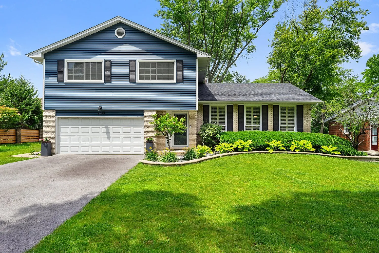1344 Heather Hill Cres photo 1