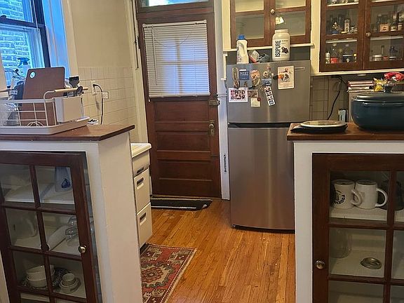 4th image of 2217 W Montrose Ave APT 2B
