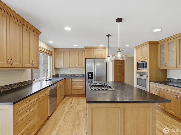 5th image of 26032 SE 39th Way