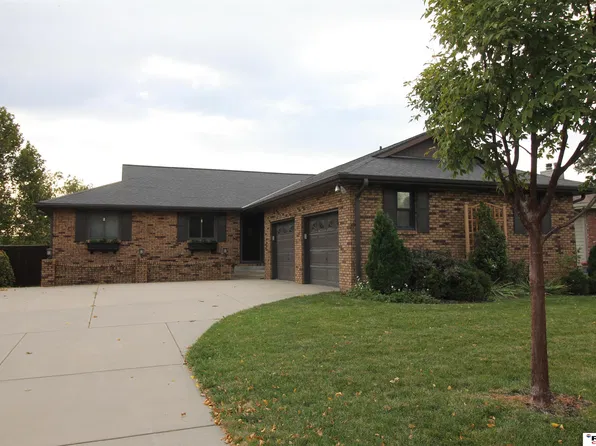 3639 Holmes Park Rd, Lincoln, NE 68506