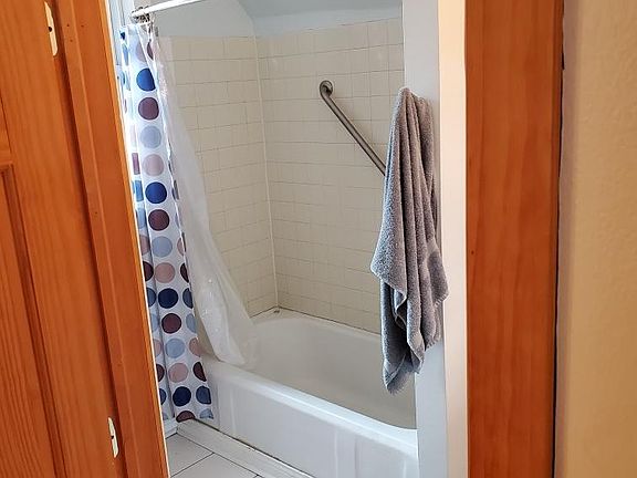 5th image of 2944 Grand Ave S #1