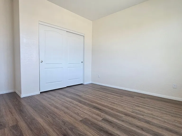 5367 Glenburnie St — Photo 43