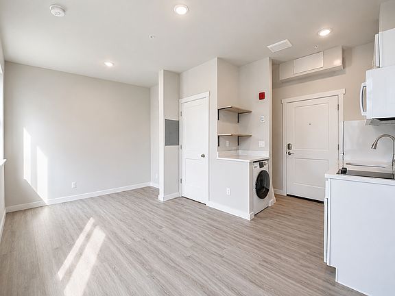 4th image of 5014 15th Ave NE #B02