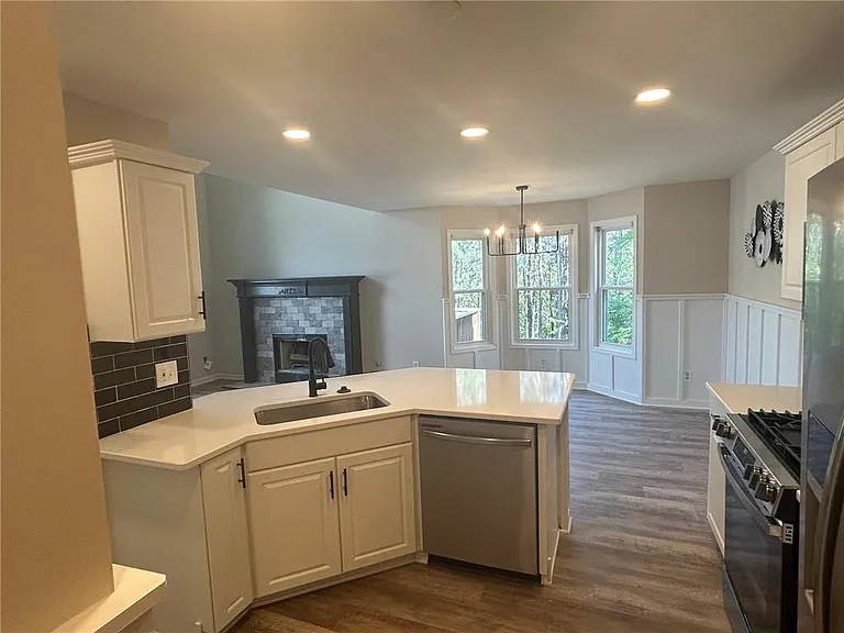 140 Stoneforest Dr — Photo 11