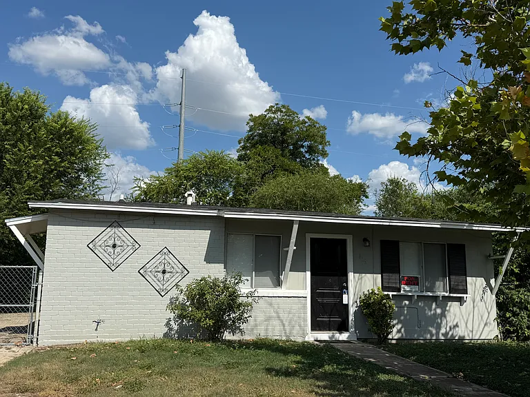 126 Saint Louis Ave — Photo 1