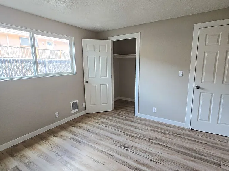 132-168 Sunset Ave N — Photo 18