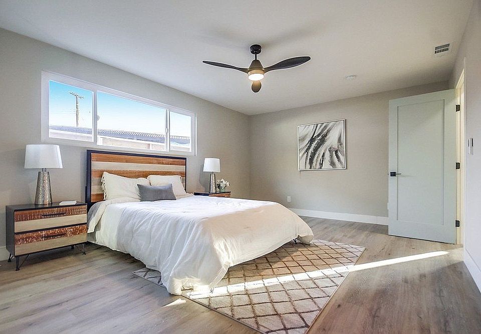 2nd image of 6639 Forum St
