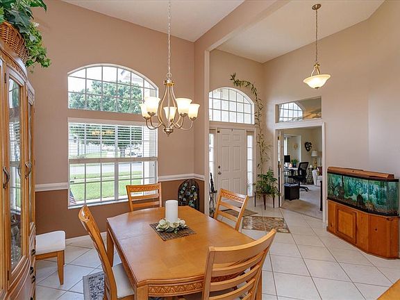 5th image of 10728 Oak Glen Cir