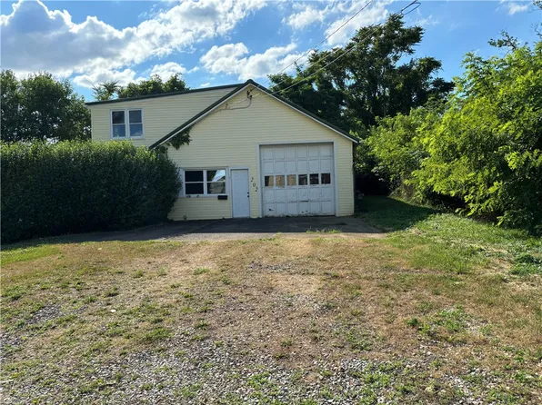 202 Crossland Ave S, Uniontown, PA 15401