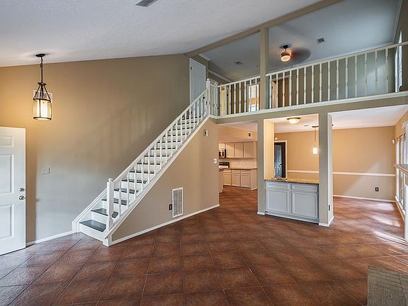 Another look at this gorgeous staircase.