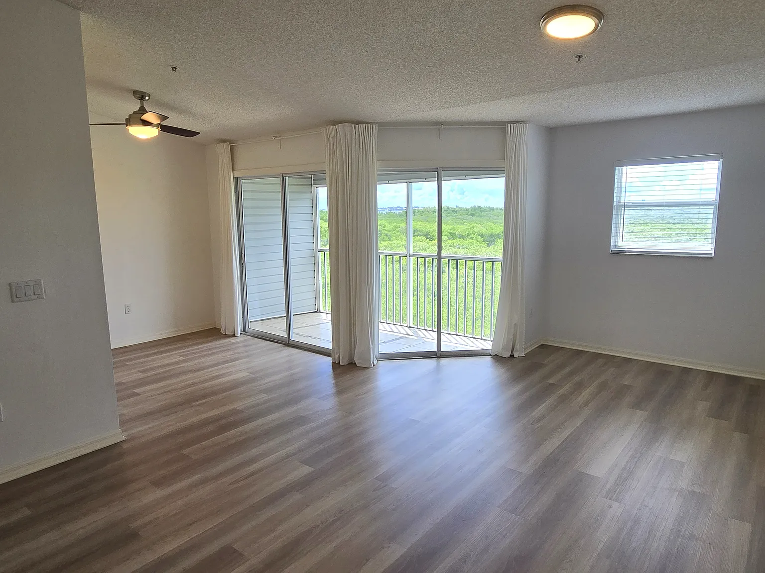 2 bed, 980 sqft, $2,500 — Photo 4