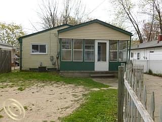 2nd image of 33458 Somerset St