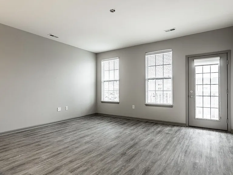 Bella Vista Apartments — Photo 6