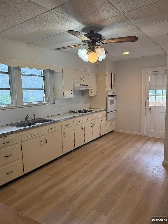 2 bed, $2,500 — Photo 2