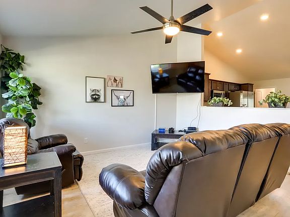 4th image of 4110 Caruso St