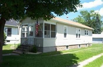 2nd image of 825 Lake St