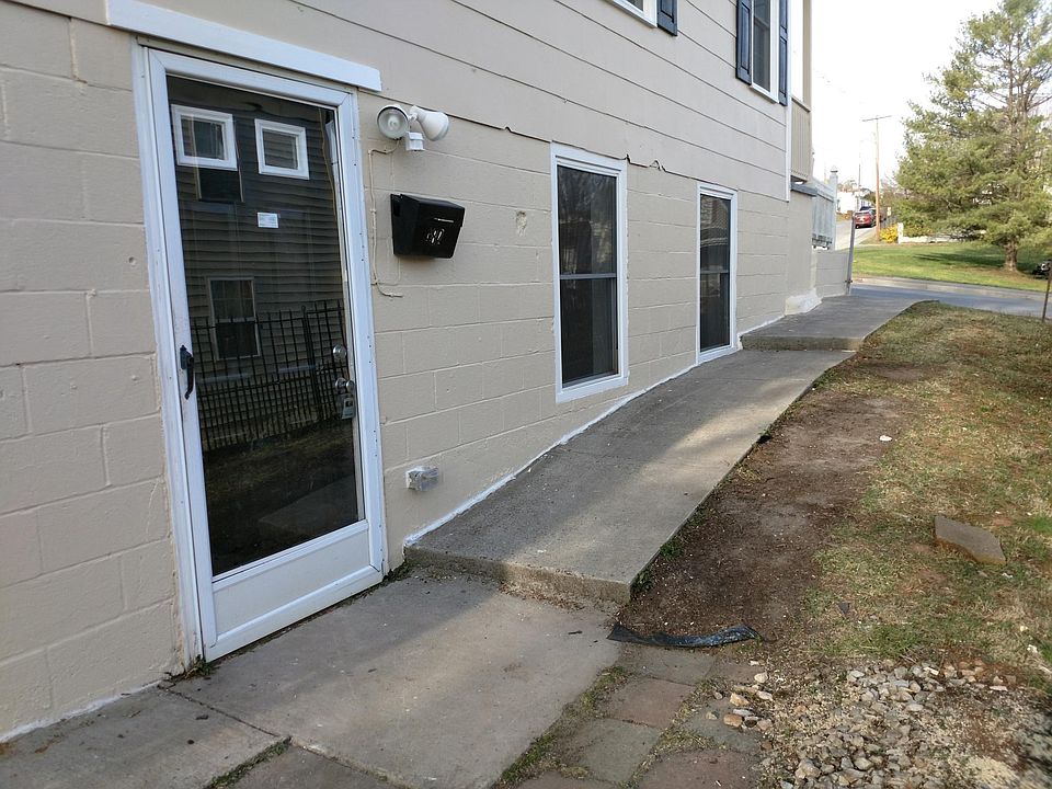 Entrance has sidewalk with 3 steps but may allow Walker or wheelchair capability with 1 level living area.