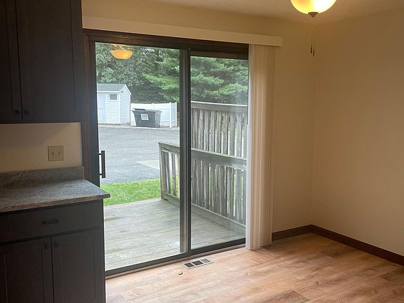 4th image of 64 Dawes St