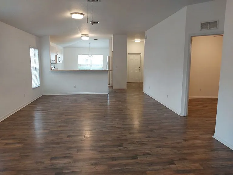 557 Windermere Dr — Photo 5