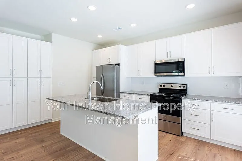 4 bed, 3.0 bath, 1875 sqft, $2,400 — Photo 4