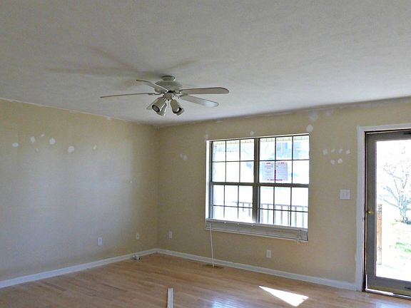 4th image of 5730 Charlene Dr