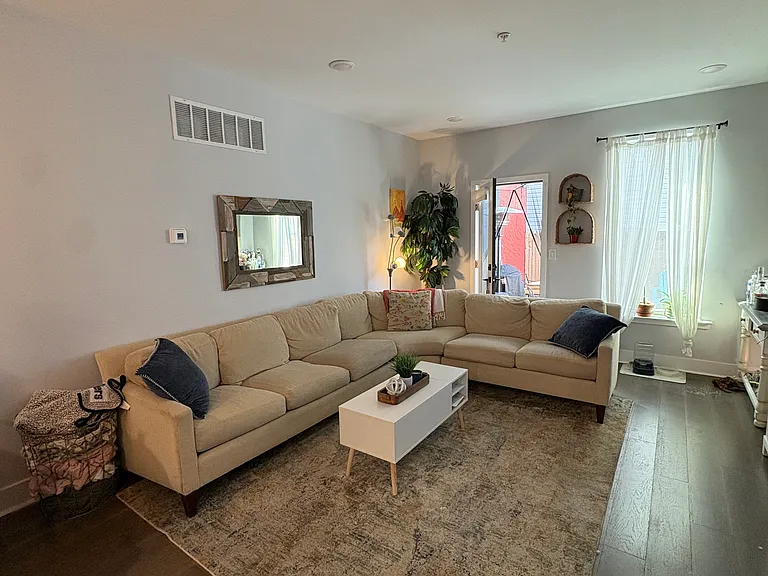 402 W Berks St #1 — Photo 1