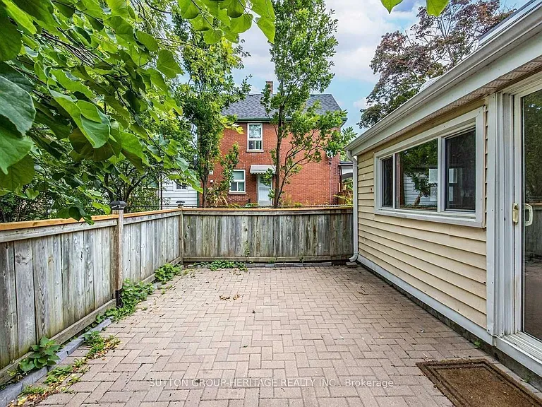 1612 Dufferin St — Photo 19