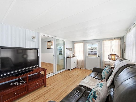 4th image of 10913 Liberty Dr