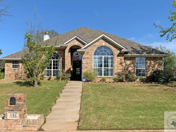147 Arizona Ave, Wake Village, TX 75501
