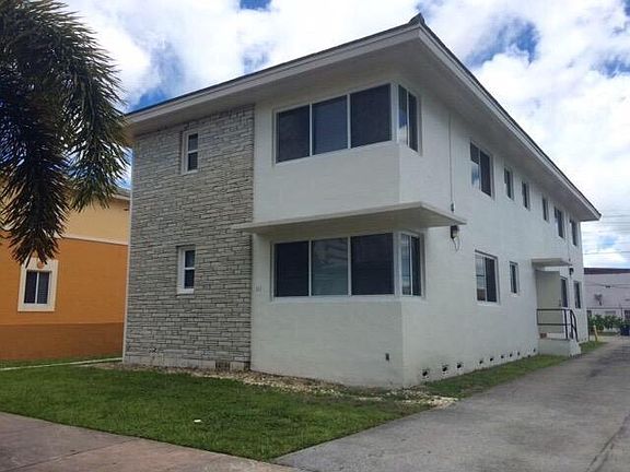 3rd image of 111 Antiquera Ave