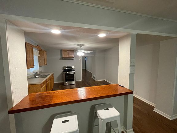 4th image of 1222 W Theo Ave