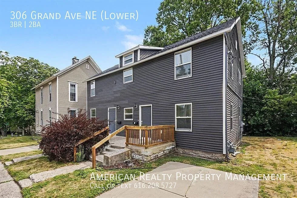 3 bed, 1.5 bath, 912 sqft, $1,900 — Photo 1