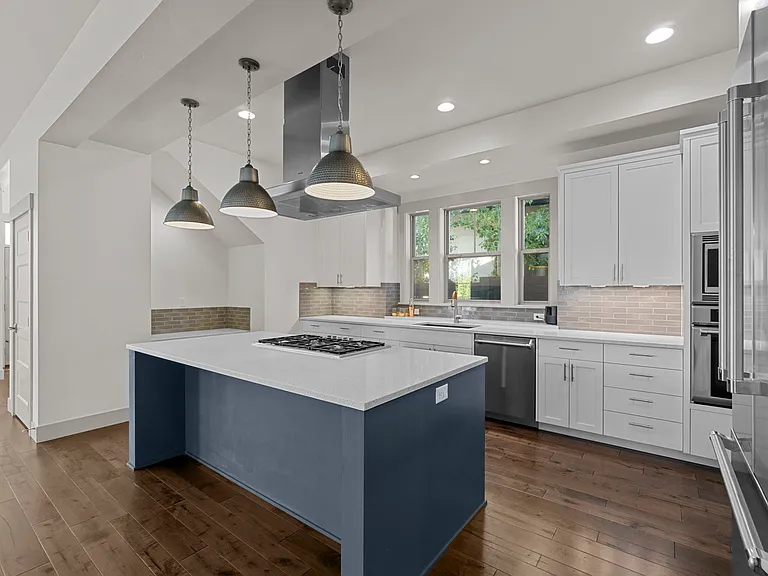 1496 NW Discovery Park Dr — Photo 30
