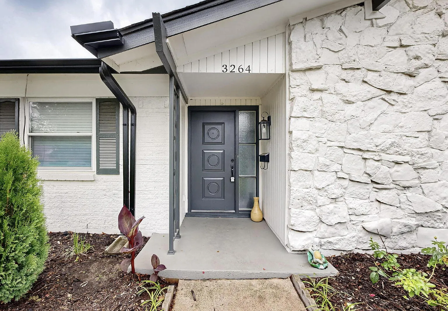4 bed, 3.0 bath, 2051 sqft, $3,400 — Photo 4