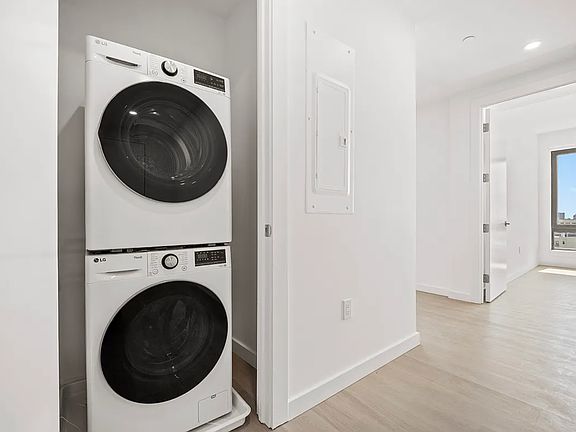 4th image of 2201 Beverley Rd #431