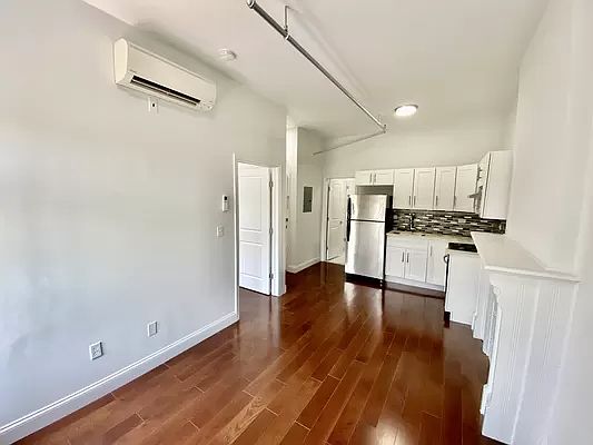 4th image of 1229 Dean St #4F
