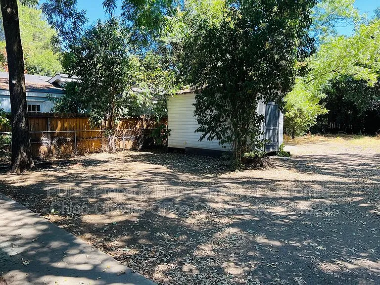 9210 Goodspeed St #B — Photo 13
