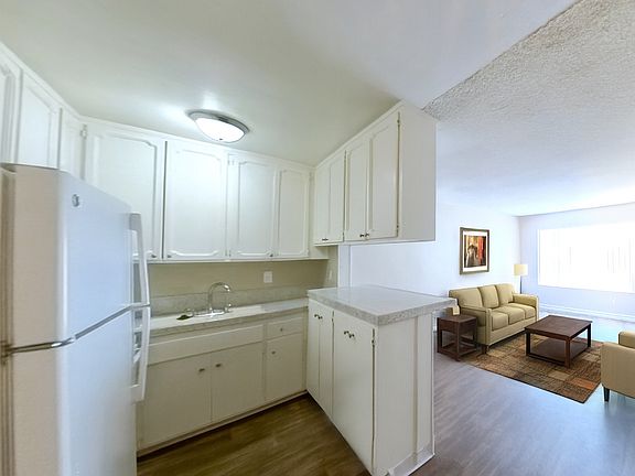4th image of 7380 Mohawk St #10