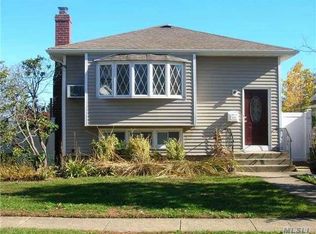 2670 Corner Ln, Bellmore, NY 11710