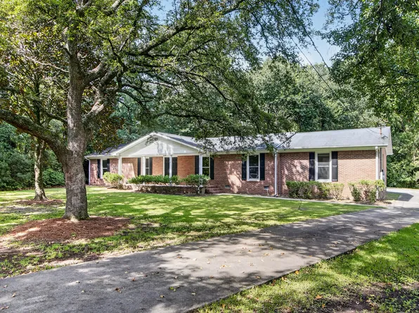 1070 Pine St, Hanahan, SC 29410